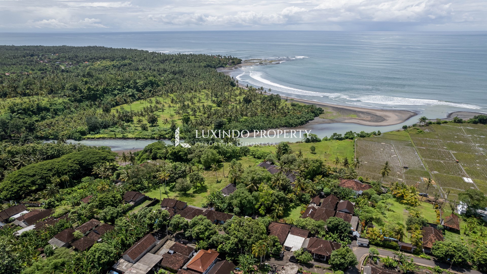 MEDEWI – LARGE BEACHFRONT LAND FOR RESORT DEVELOPMENT (FHL222)